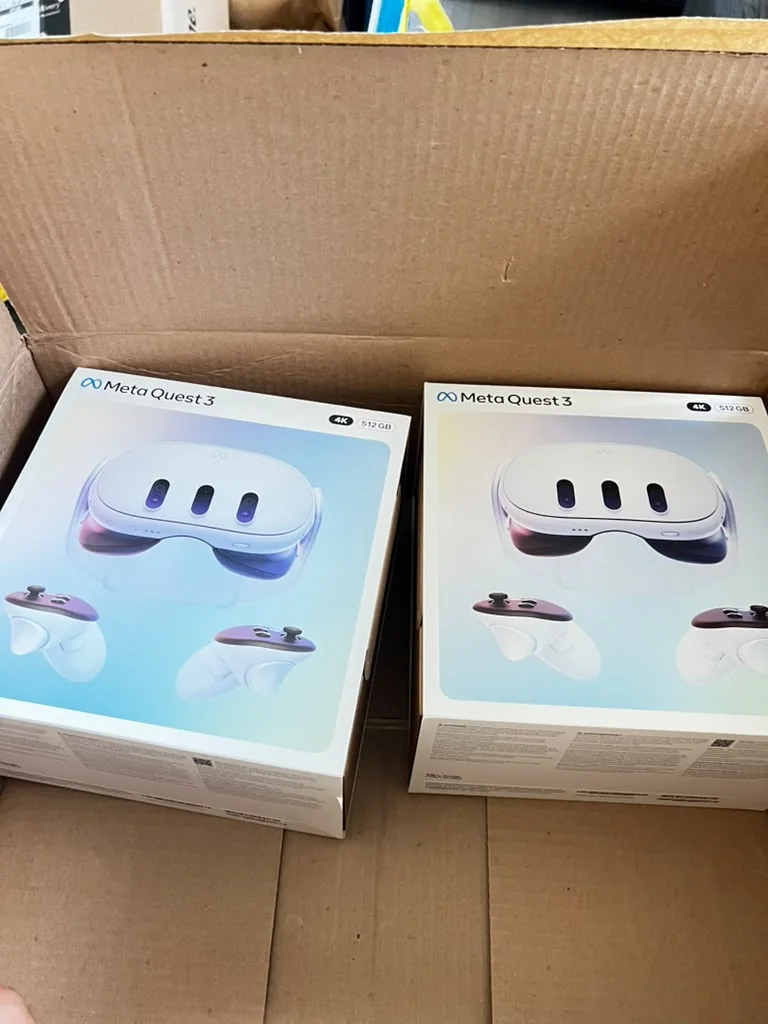 Auriculares Apple recibidos en sus cajas