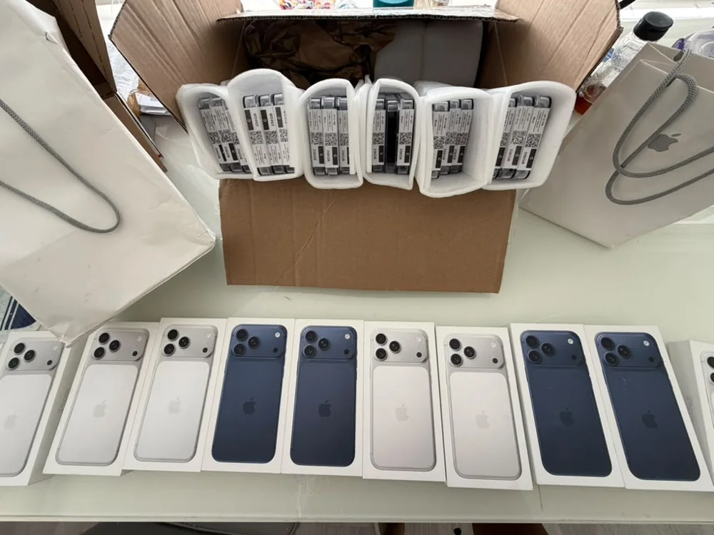 iPhones organizados para venta mayorista o minorista